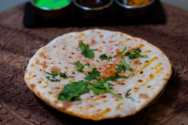 Keema Nan cuit au four tandoor du Kashmir Café à Montreuil