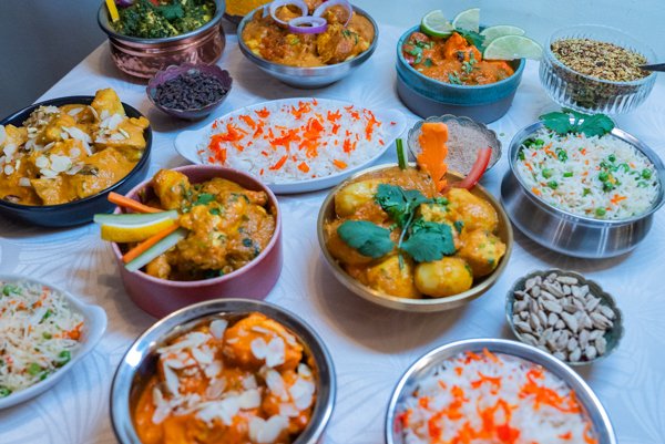 Buffet de plats indiens préparés par le traiteur Kashmir Café
