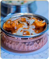 Assiette de cuisine indienne au Kashmir Café à Montreuil