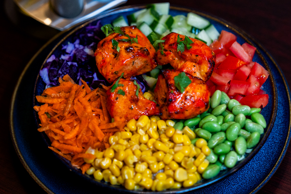 Salade indienne fraîche servie au Kashmir Café